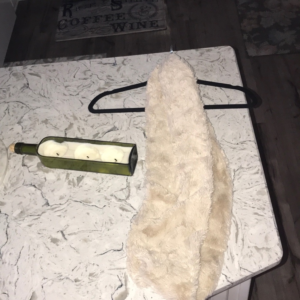 Faux fur beige scarf